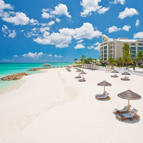 Sandal Royal Bahamian beach