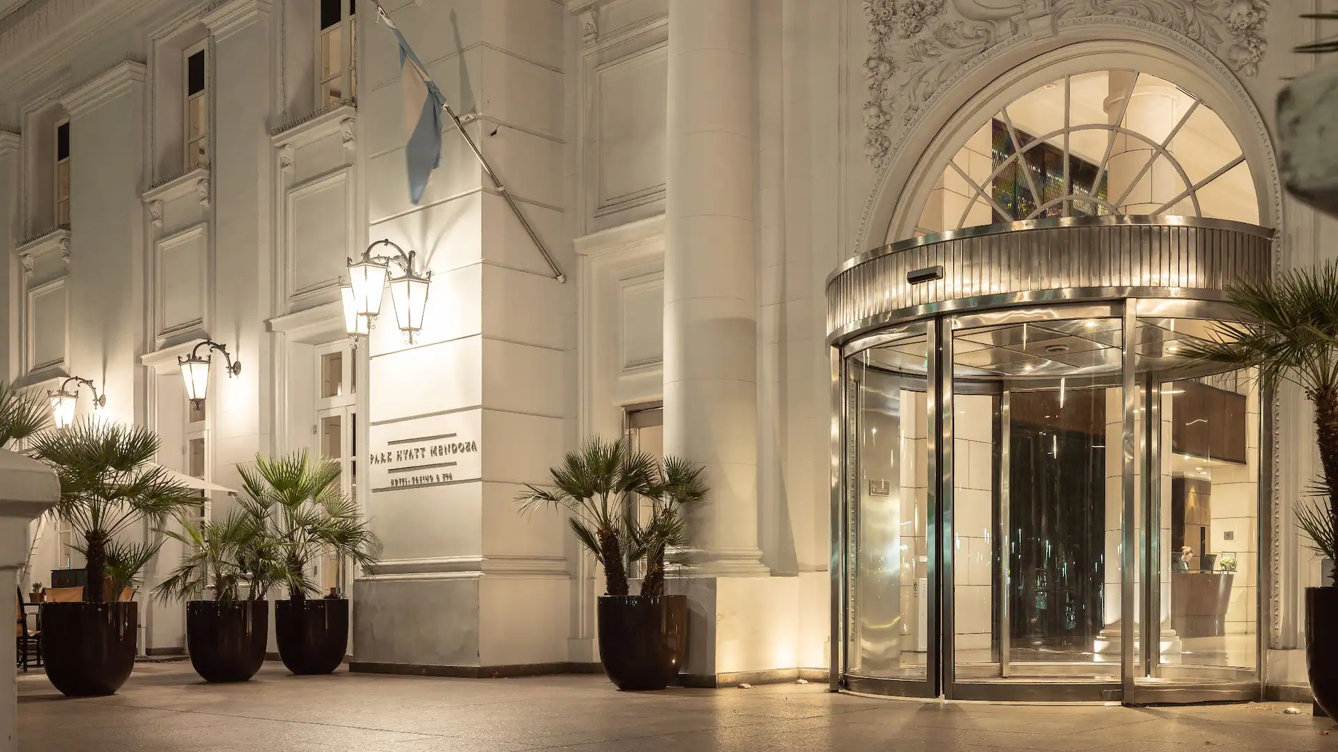 Park Hyatt Mendoza exterior noche